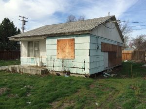 Richland prefab in a state of disrepair. We buy richland prefabs and alphabet houses.